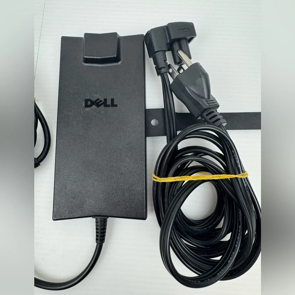 Dell Laptop AC Adapter PA-1900-28D 90W Model LA 90PE1-01 Pre- owned